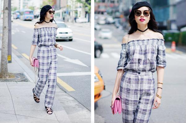 Một bộ cách matchy liền mạch từ trên xuống dưới, cộng thêm mũ nồi và túi xách mini hồng nhạt để xuống phố và thu hút trọn vẹn ánh nhìn xung quanh.  