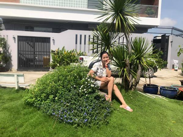 Ngôi nhà hiện tại là thành quả nhiều năm tích góp của vợ chồng cô.    