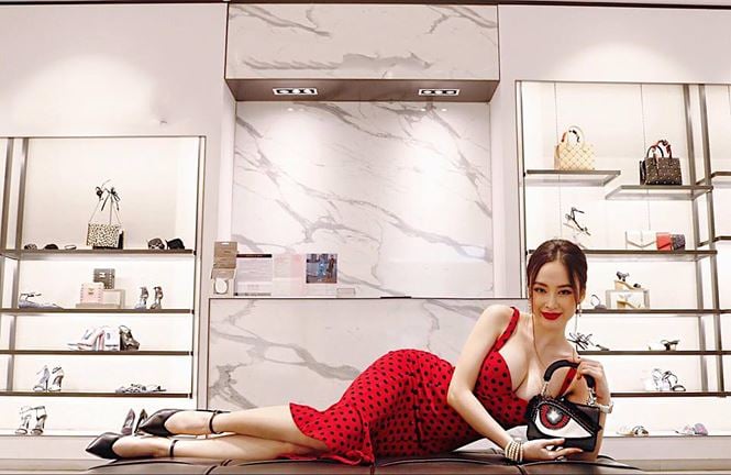 Vừa mới đây, Angela Phương Trinh khiến nhiều người không khỏi 