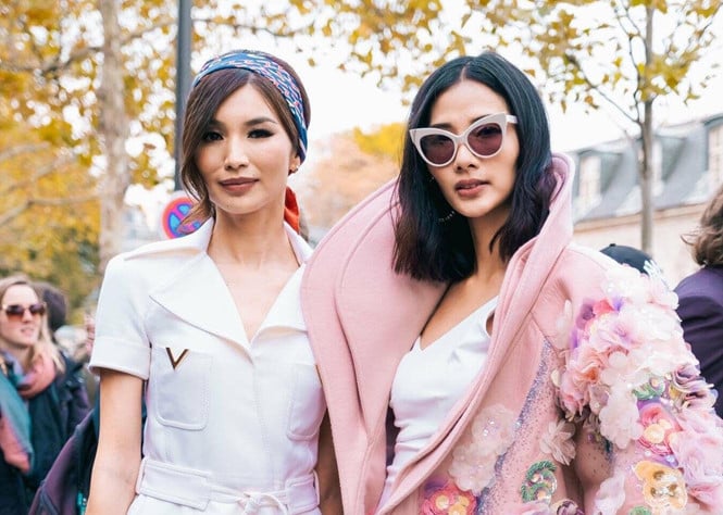 Hoàng Thùy bên Gemma Chan, nhân vật Astrid trong tác phẩm 'Con nhà siêu giàu châu Á'  