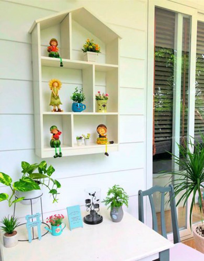 Rất nhiều cây xanh được sử dụng trang trí trong không gian nội thất.    