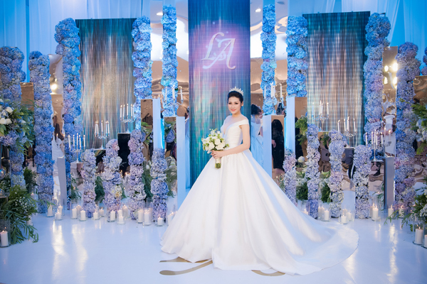 NTK Chung Thanh Phong cũng là người giúp Á hậu Tú Anh xuất hiện lộng lẫy trong ngày cưới hồi cuối tháng 7 vừa qua.    