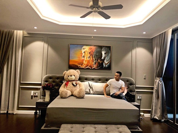 Với diện tích lên đến 315m2, có 5 phòng ngủ được đầu tư nội thất sang trọng.  