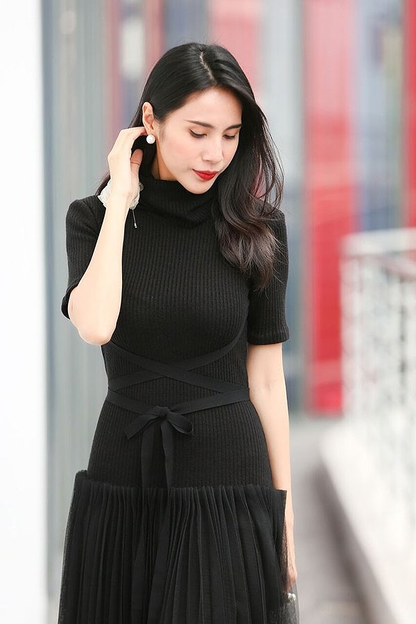 Bộ Shbet999 com đăng nhập giúp Thủy Tiên khoe được vóc dáng chuẩn.  