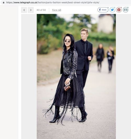  Khánh Linh The Face còn lọt vào mắt xanh của cánh săn ảnh nơi đây với chiếc áo jacket Saint Laurent phối cùng váy của NTK Nguyễn Hoàng Tú.    