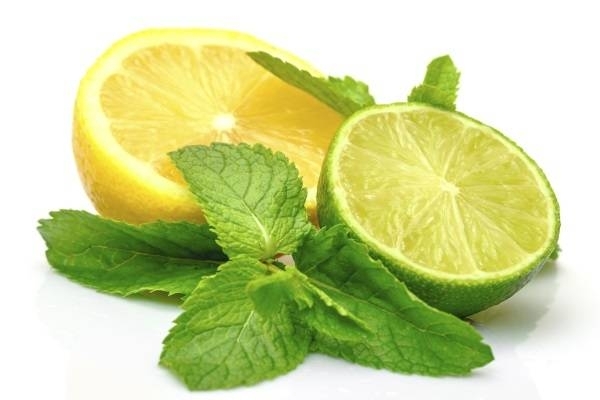 Có thể sử dụng nước cốt chanh để khử mùi khét trong bếp.  