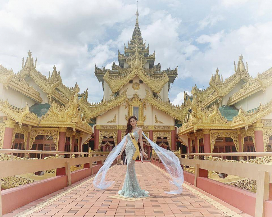 Khoảnh khắc tung váy thướt tha, bồng bềnh của Phương Nga tại xứ người.    