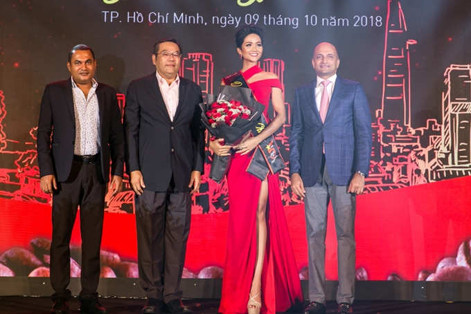 H'Hen kể thêm, từ khi còn nhỏ, cô từng phụ giúp Shbet111 slot, casino, thể thao, xổ số đi hái cà phê. Khi ấy, có năm cà phê rớt giá khiến Shbet16 chơi game trực tuyến người dân ở Tây Nguyên gặp nhiều khó khăn.    