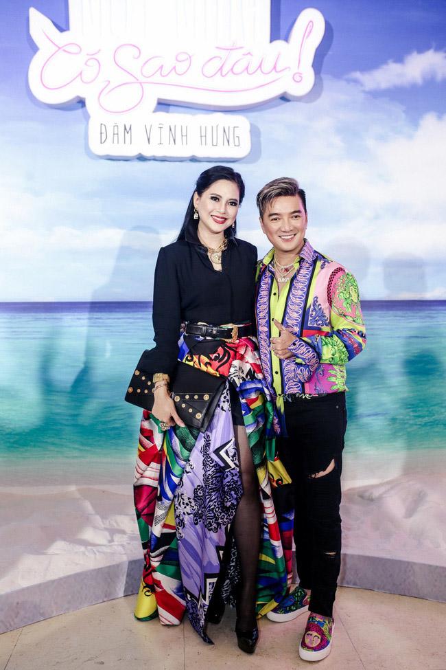Cựu diễn viên Thuỷ Tiên sở hữu nhiều món đồ thời trang đắt giá, bất cứ nơi đâu có sự xuất hiện của bà là đều có bóng dáng của hàng hiệu xa hoa.     