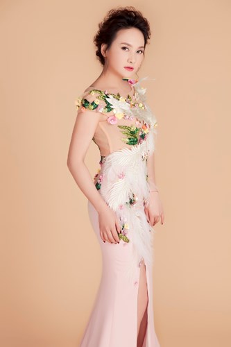 Dù không sở hữu đôi Shbet888 phiên bản mới nhất “bất tận”, Bảo Thanh vẫn rất tự tin diện mốt đầm đuôi cá kén người mặc.   