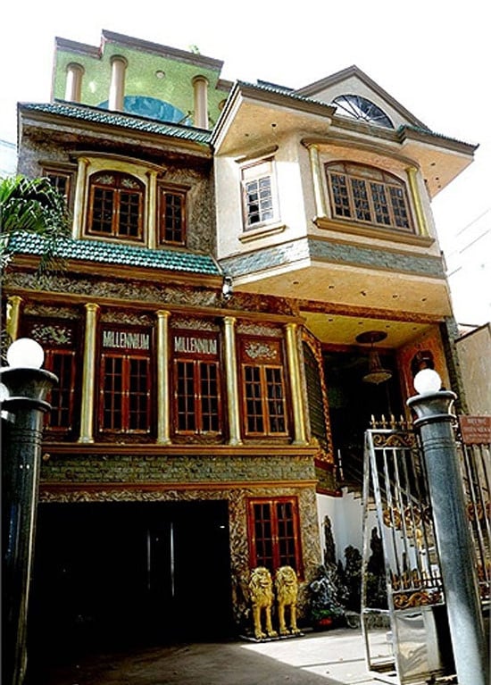 Vào thập niên 90, khi cái tên Ngọc Sơn trở thành ngôi sao trong làng ca nhạc thì dường như cái gì anh cũng muốn phải thuộc hàng top.   