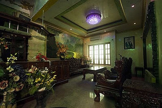 Hỏi anh điều này, ông hoàng nhạc sến mỉm cười bí hiểm: 