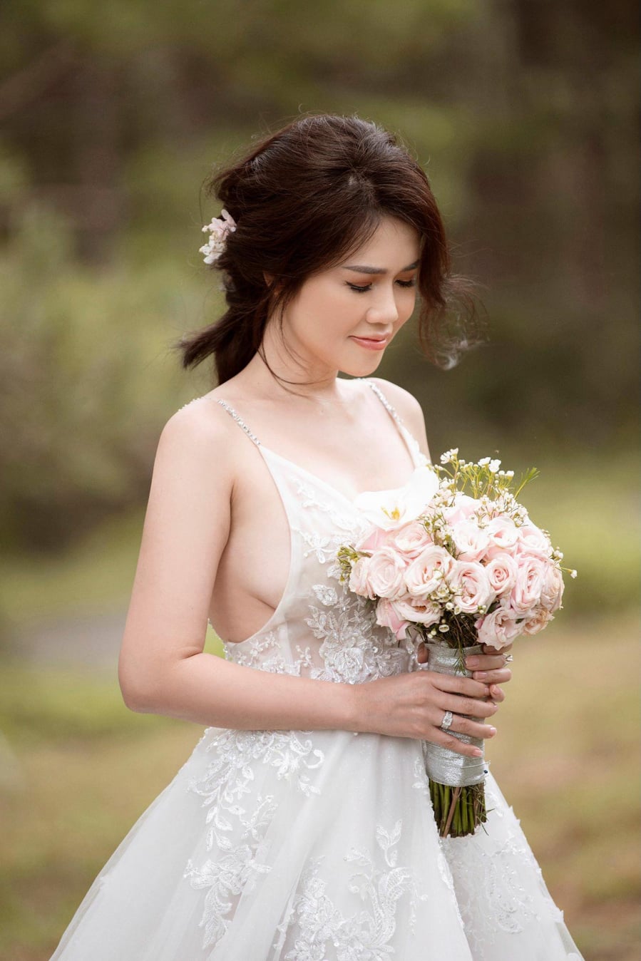Chị gái Ngọc Trinh sở hữu thân hình gợi cảm không thua em gái.