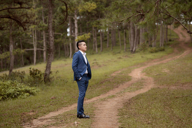 Chia sẻ về bộ ảnh cưới, Tiêu Quang cho hay vợ chồng anh đã ra Đà Lạt để thực hiện vì yêu thích khung cảnh mộng mơ ở thành phố này.    