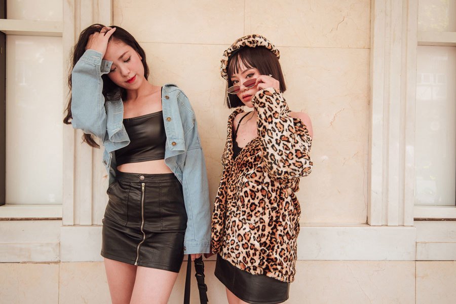 Ngoài ra họa tiết da báo vẫn chưa có dấu hiệu hạ nhiệt trong mùa thời trang năm nay.  
