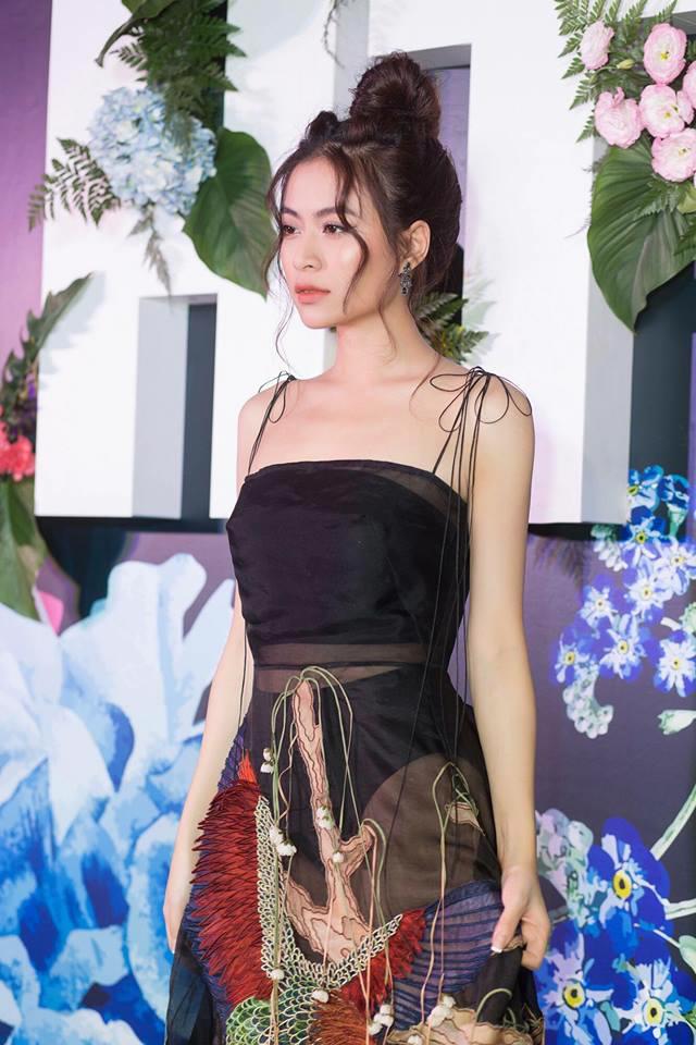Nhiều người thẳng thắn góp ý, nếu cô nàng chọn chiếc quần đùi mặc bên trong thì có lẽ chiếc váy sẽ trở nên đẹp mắt và sang trọng hơn rất nhiều.