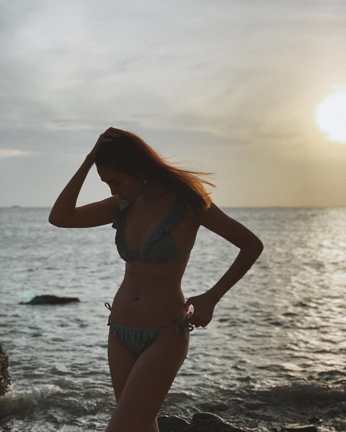 Bức hình mặc bikini khoe thân hình hoàn hảo, sexy với vòng 1 căng tràn hiếm thấy của Thanh Hằng.  
