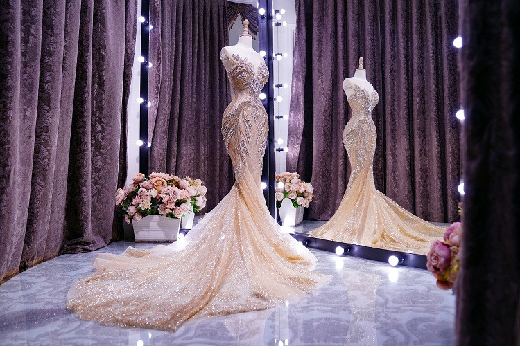 Trước thềm chung kết Miss Grand International 2018 sẽ diễn ra tại Yagon, Myanmar, thông tin về Á hậu Bùi Phương Nga - đại diện của Việt Nam nhận được nhiều sự quan tâm. Mới nhất, mẫu váy dạ hội Phương Nga diện trong chung kết đã được hé lộ.  