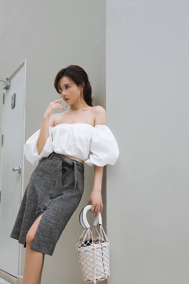 Midu thể hiện gu thời trang gợi cảm nhưng vẫn sang trọng, thần thái.    