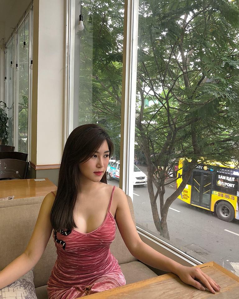 Cách lựa chọn Shbet999 com đăng nhập hợp lý của nữ ca sĩ khiến nhiều cô nàng chân ngắn ngưỡng mộ, học hỏi theo.    