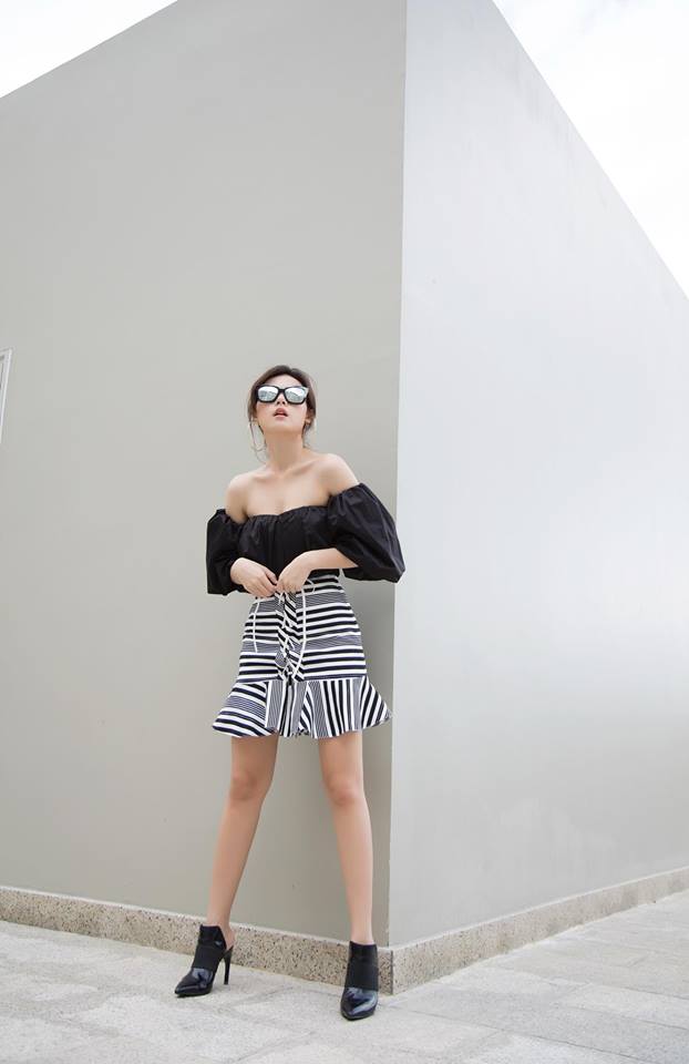 Midu là một hot girl được nhiều bạn trẻ yêu mến vì vẻ đẹp nữ tính, trong sáng dịu dàng. Với Shbet999 com đăng nhập nào cô cũng khoe được nét đẹp của mình, đặc biệt là áo trễ vai khoe vòng 1 căng đầy gợi cảm.  
