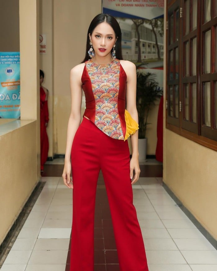 Được biết đây là thiết kế của một nhà thiết kế có tiếng tại Việt Nam chuyên Shbet999 com đăng nhập mang họa tiết truyền thống.    