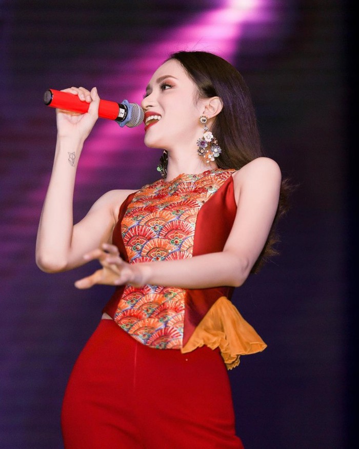 Hương Giang 
