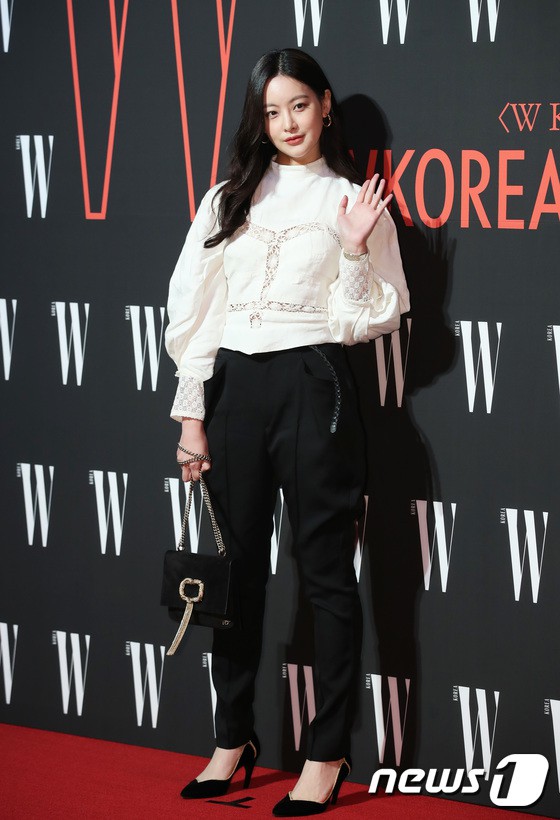 Oh Yeon Seo - bạn gái Kim Bum - cũng bị 