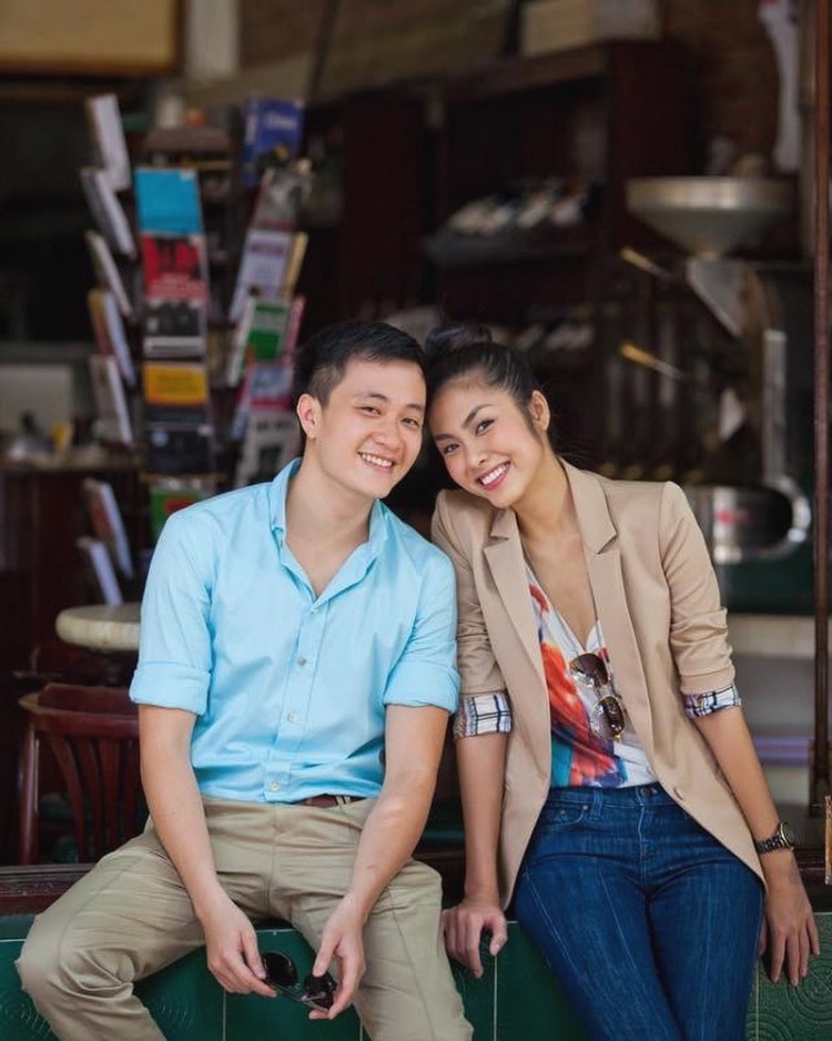 Gần 10 năm đã qua, nhưng bộ đôi Tăng Thanh Hà, Lương Mạnh Hải vẫn giữ được vẻ trẻ trung như ngày nào. Hội ngộ cùng nhau, nam diễn viên lựa chọn áo sơ-mi cùng quần tây đơn giản trong khi “hot mom” showbiz lại chọn áo vest nhẹ để tăng điểm thời thượng cho Shbet999 com đăng nhập.  