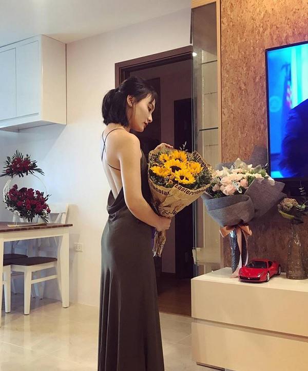 Nội thất hiện đại và tiện nghi với tông màu trắng.    