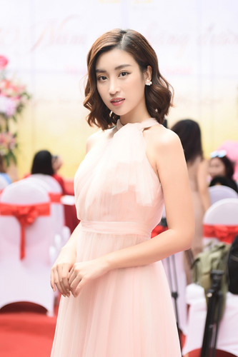 Cho đến thời điểm hiện tại, Hoa hậu Việt Nam 2016 ngày càng được khán giả yêu quý bởi sự thân thiện, sống chừng mực và giữ được hình tượng đẹp.  
