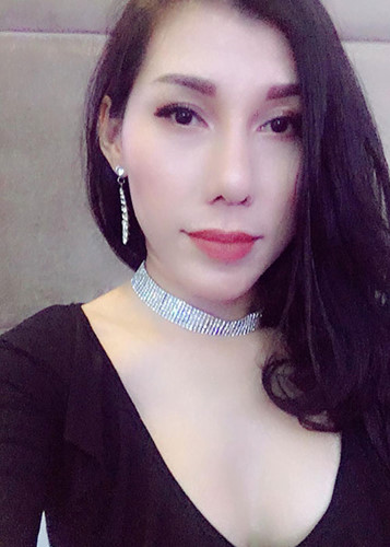 Ivy Trần thường xuyên chọn Shbet999 com đăng nhập tôn vòng một quyến rũ đã qua dao kéo.  