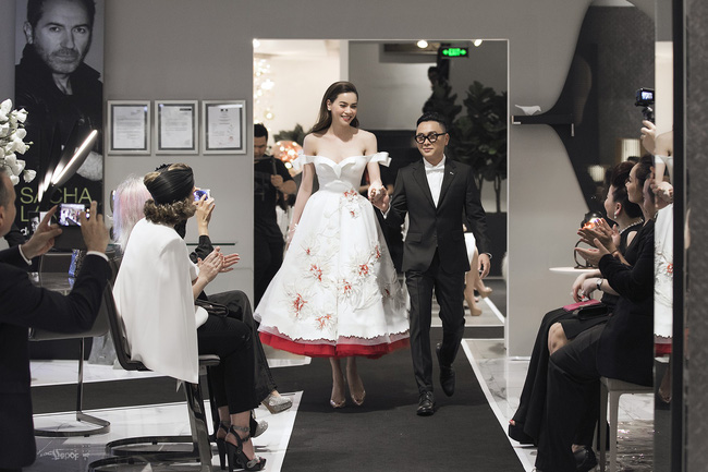 Mới đây, cô tiếp tục đảm nhận vị trí vedette trong show Xuân/Hè 2019 của NTK Công Trí.    
