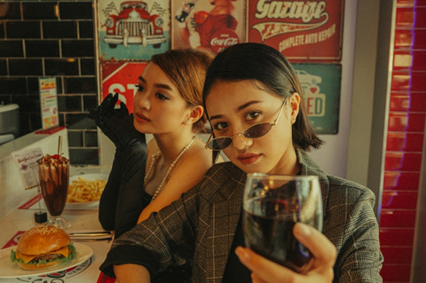 Bộ ảnh hoài cổ được phối màu đậm chất Retro  