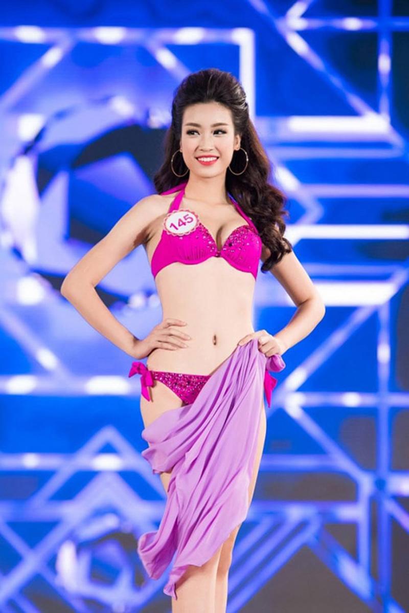 Không chỉ là đời thường hay trên những bộ ảnh thời trang, lúc trình diễn bikini tại Hoa hậu Việt Nam 2016, Mỹ Linh cho thấy được sự tự tin đồng thời catwalk rất bốc lửa khiến nhiều người xem thích thú.     