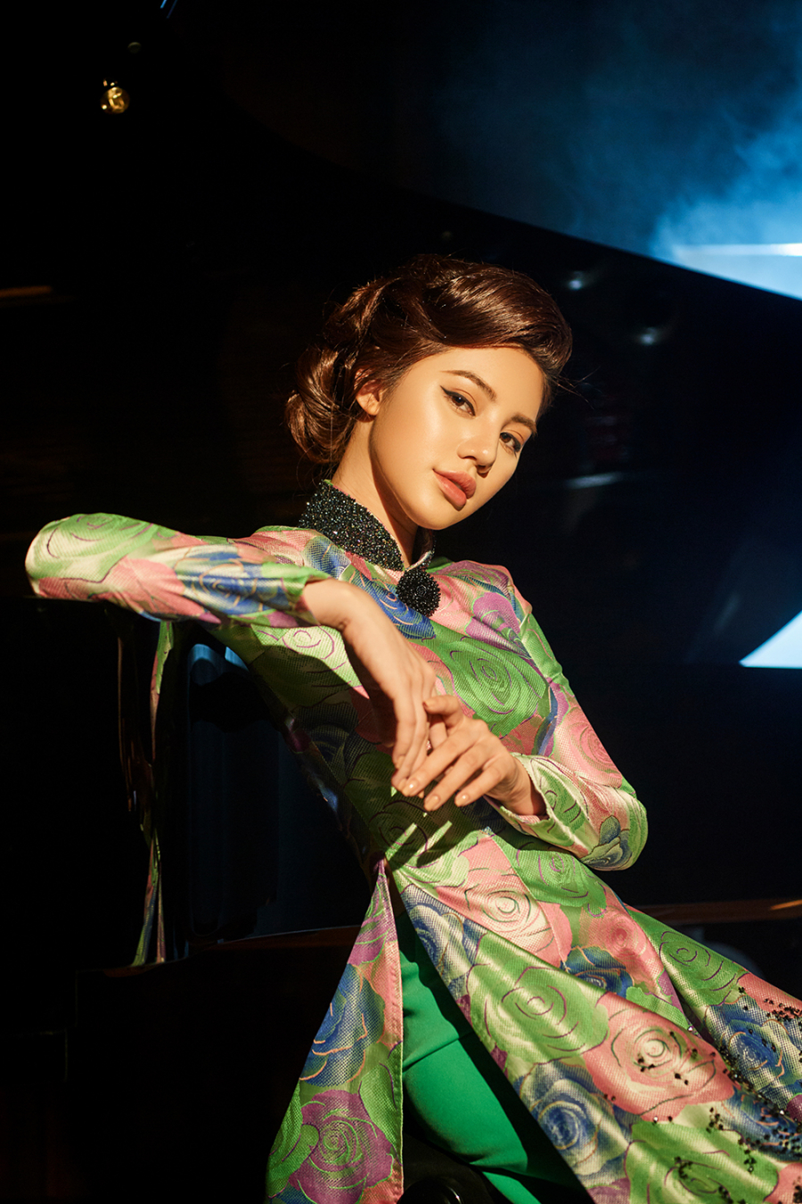 Nổi tiếng vì sử dụng hàng loạt đồ hiệu đắt giá và hình ảnh nóng bỏng, Jolie Nguyễn khiến nhiều người bất ngờ khi diện Shbet999 com đăng nhập áo dài cổ điển, thanh lịch.