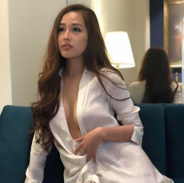 Sự cám dỗ của những món thời trang thời thượng đã khiến nàng Hậu khó cầm lòng. Cô có lần chia sẻ rằng mình không ít lần “mua sắm mất kiểm soát”.  