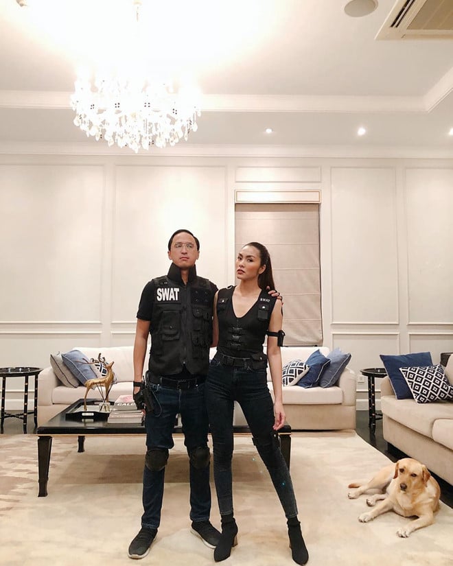 Mới đây, Tăng Thanh Hà khoe bức ảnh hóa trang Halloween của vợ chồng cô năm nay trong Shbet999 com đăng nhập đội đặc nhiệm SWAT cách điệu. Đặc biệt, Shbet999 com đăng nhập của Tăng Thanh Hà bó sát và rất gợi cảm, khiến cô được khán giả khen là có vóc dáng đẹp.