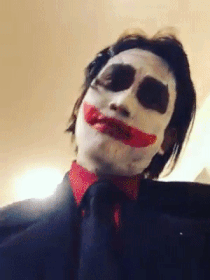 Hứa Vĩ Văn khoe tạo hình The Joker, nhân vật phản diện nổi tiếng của truyện tranh và phim siêu anh hùng DC.