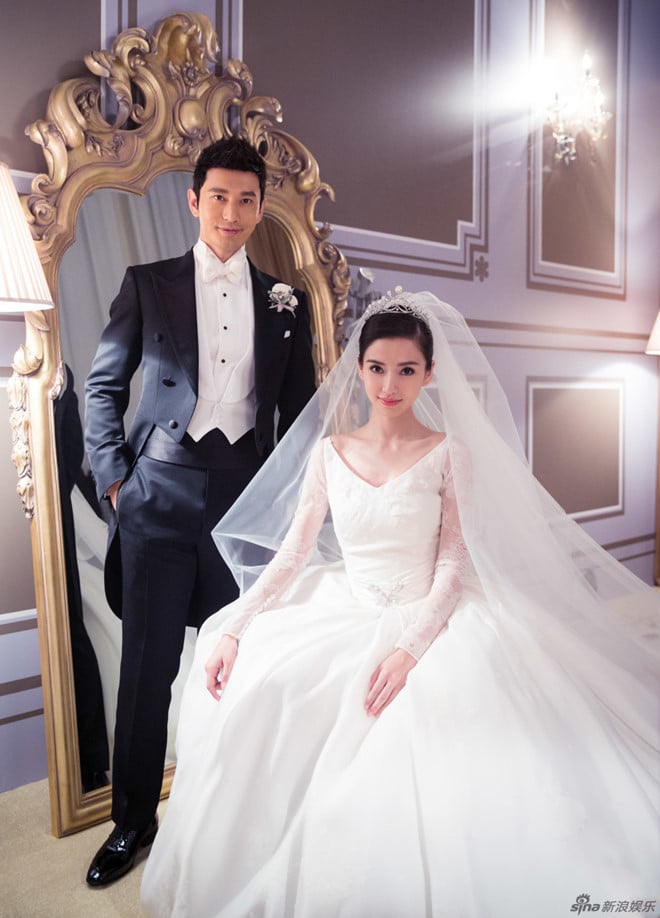Khoảng 3 năm trước, lễ cưới của cặp đôi vàng Huỳnh Hiểu Minh - Angelababy đã gây xôn xao làng giải trí Hoa ngữ. Người hâm mộ ở Việt Nam cũng dõi theo từng giờ và gửi lời chúc hạnh phúc đến họ. Trong Quatrian shbet hiện đang mở, Angelababy và Huỳnh Hiểu Minh đều diện Shbet999 com đăng nhập của những nhà mốt lớn. 