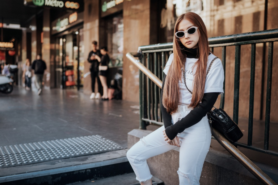 Kiểu dáng những mẫu Shbet999 com đăng nhập được Thu Thủy lựa chọn khá dễ tìm nên các cô gái hoàn toàn có thể lựa chọn và học hỏi phong cách Thu Đông cá tính của nữ ca sĩ.    