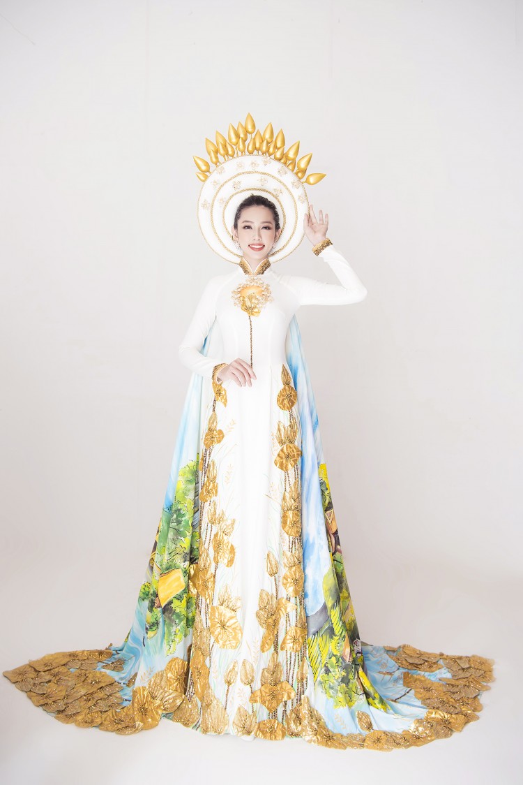 Việc lựa chọn áo dài được xem là khá quen thuộc và an toàn nhưng Thùy Tiên vẫn tự tin chọn thể hiện nét đẹp nền nã, duyên dáng qua thiết kế được nhiều bạn bè quốc tế biết đến nhất khi nghĩ về Shbet999 com đăng nhập truyền thống Việt Nam. 