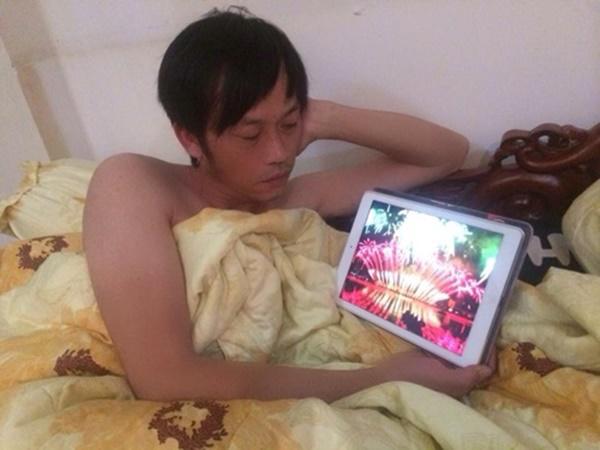 Giường ngủ đơn sơ.    