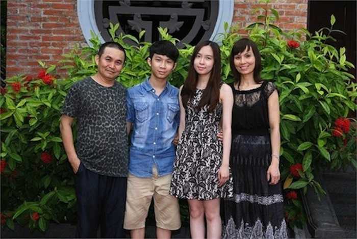 Vì thế, ít người biết rằng, phía sau tiếng cười mang đến cho khán giả, Xuân Hinh có một Shbet111 slot, casino, thể thao, xổ số hạnh phúc.   