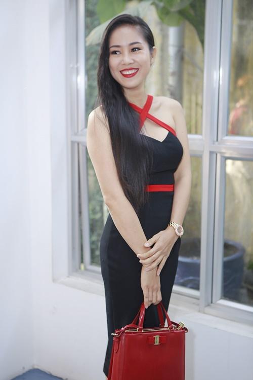 Cô cũng thường xuyên diện bikini khoe vòng 1 tròn đầy bên ông xã kém tuổi.    