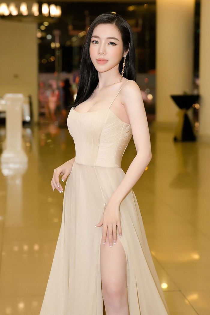 Đến thời điểm hiện tại, hai con Cadie và Alfie của Elly Trần đã ổn định việc học ở trường nên cô dự định sẽ trở lại điện ảnh với một dự án mới vào cuối năm nay.    