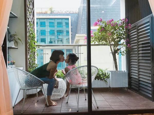 Nhà của Xuân Lan và con gái vô cùng sang trọng, thoáng đãng.    
