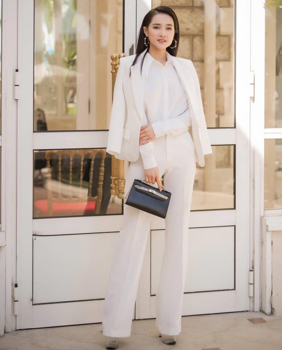 Trước đây, Nhã Phương cũng từng thử qua nhiều phong cách từ ngọt ngào, đáng yêu cho đến mạnh mẽ, cá tính.    