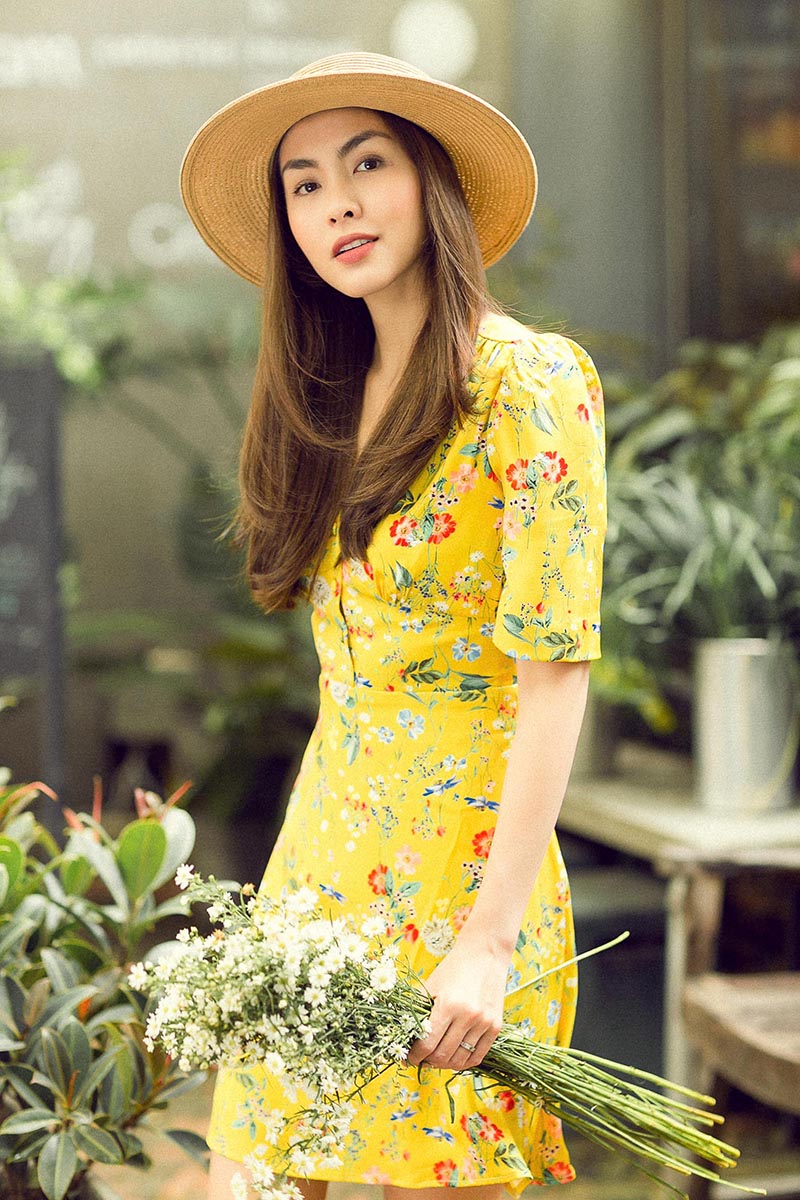 Nhiều năm hoạt động nghệ thuật, Hà Tăng vẫn luôn giữ gìn hình ảnh của mình trong mắt công chúng, cô lao động nghiêm túc và có đời tư kín đáo.