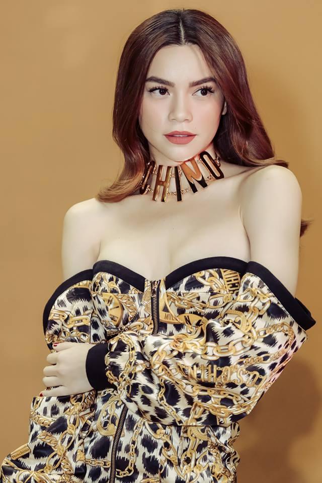Không hổ là mỹ nhân có gu thời trang sành điệu nhất nhì làng giải trí Việt, Hồ Ngọc Hà khiến người hâm mộ không ngừng khen ngợi vì khéo chọn chiếc váy quá gợi cảm, khoe được nét đẹp của Sh88bet đăng ký miễn phí.